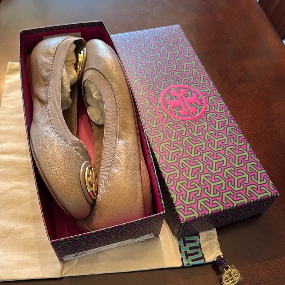 Title: Tory Burch Claire Ballet Flats Tan Gold Logo Elastic Size 9.5M Dust Bag
